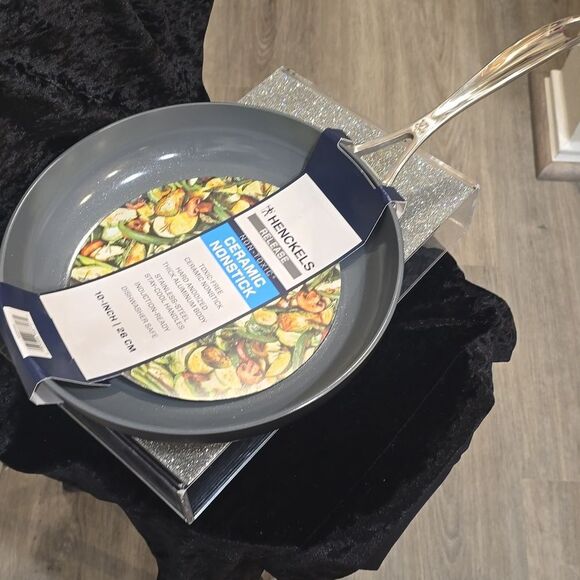 Henckels Release Ceramic Non-Stick 10" Skillet - Picture 8 of 9